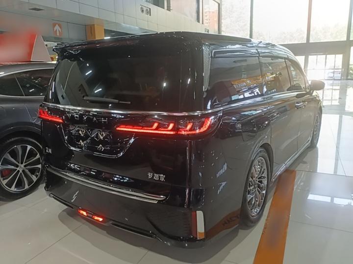 Voyah Dreamer 2024 PHEV Extended Range Flagship photo 4