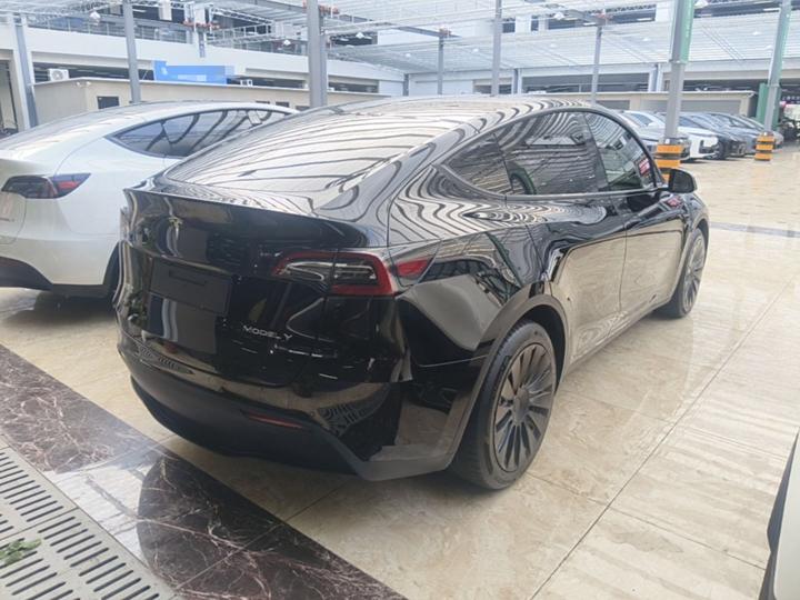 Model Y 2022 Facelift RWD photo 4