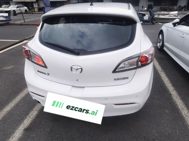 3 2015 Hatchback 1.6L AT Elite photo 3