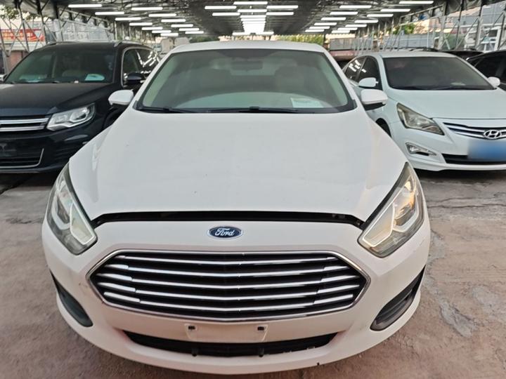 Escort 2017 Facelift 1.5L AT Comfort photo 2