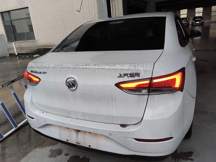 Excelle 2021 Facelift Classic 1.5L AT Elite photo 3