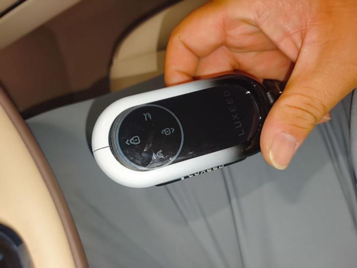 HIMA Luxeed V9 2026 Ultra+ photo 8