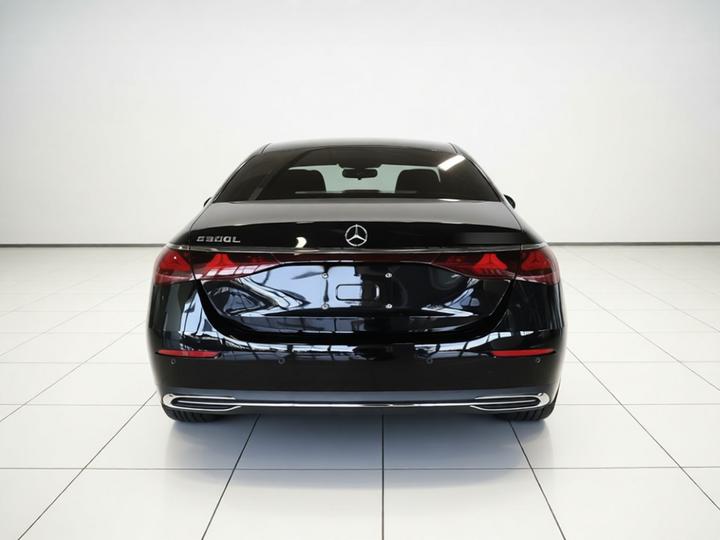 E-Class 2026 E 300 L Luxury photo 5