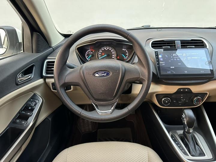 Escort 2017 Facelift 1.5L AT Comfort photo 2