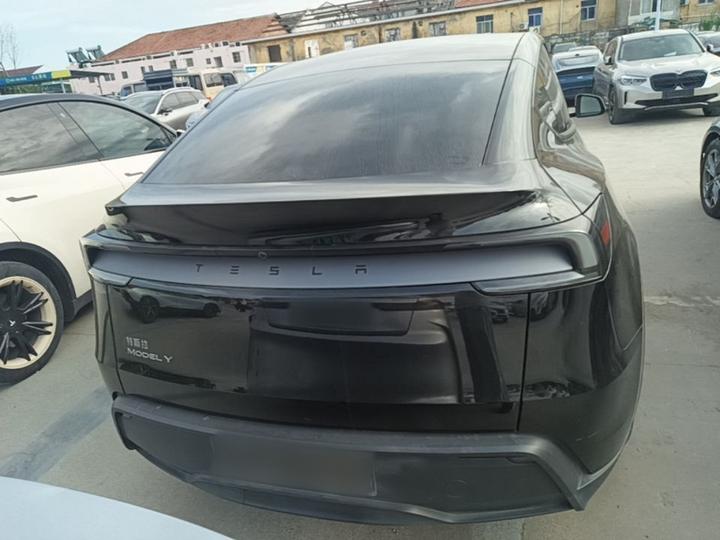 Model Y 2025 RWD Launch Edition photo 3