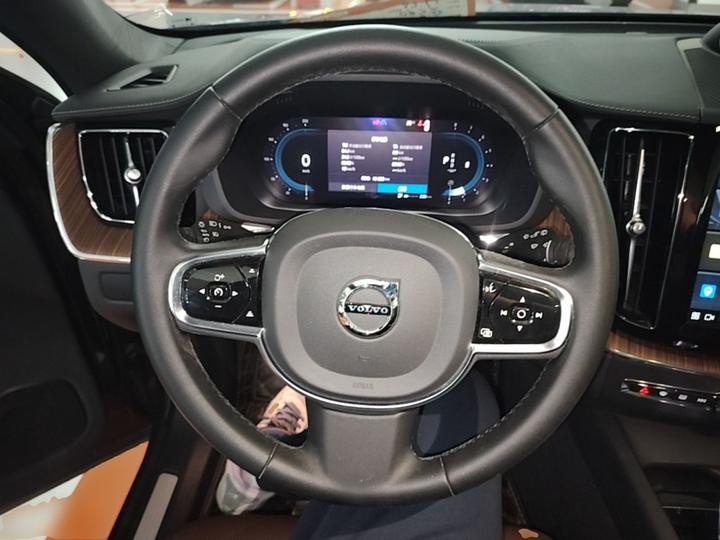 XC60 2023 B5 AWD Luxury photo 6