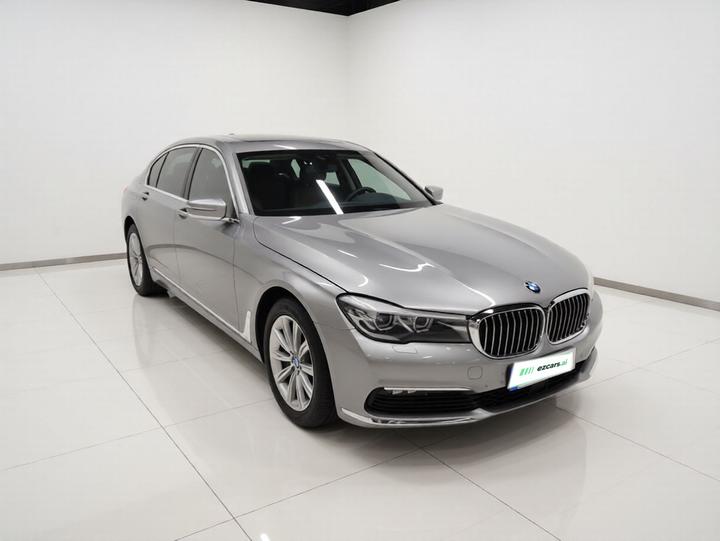 7 Series 2017 730Li Luxury photo 3
