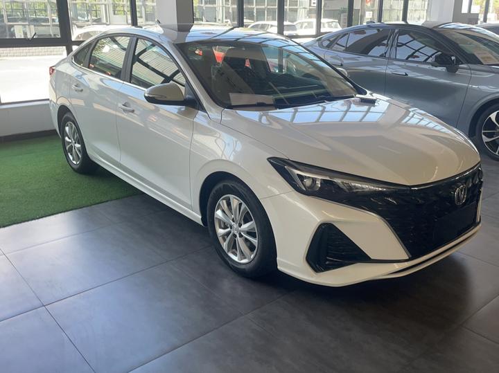 Eado 2025 PLUS 1.5L MT Luxury photo 3