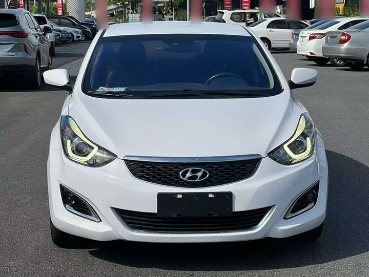 Elantra 2016 1.6L AT Smart photo 2