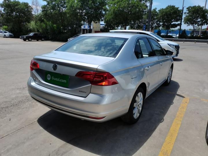 Bora 2016 1.6L AT Comfort photo 4
