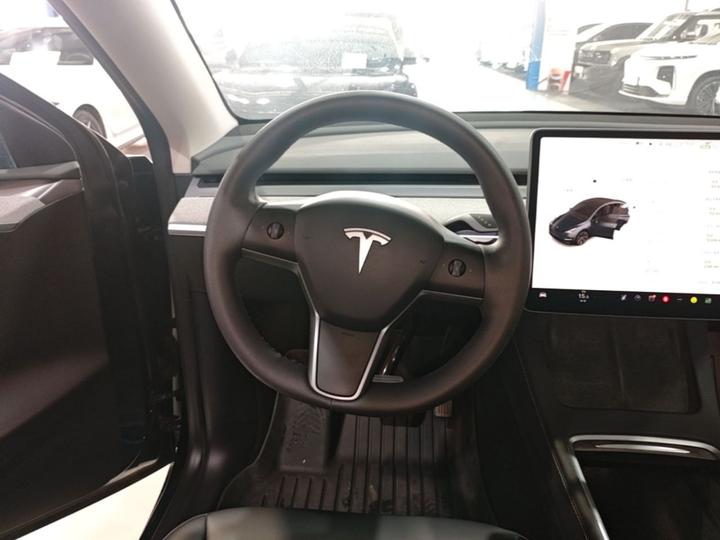 Model Y 2024 RWD photo 2