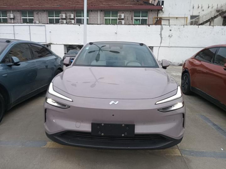L60 2025 60kWh RWD photo 2