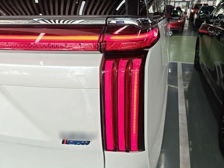 2023 AWD Flagship photo 7