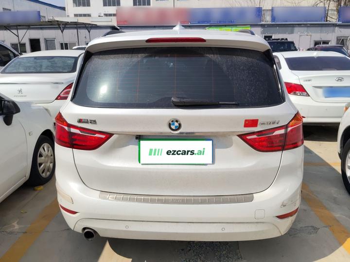 2 Series Wagon 2015 218i Leading photo 3
