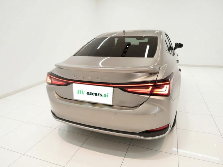 ES 2025 200 Exclusive photo 5