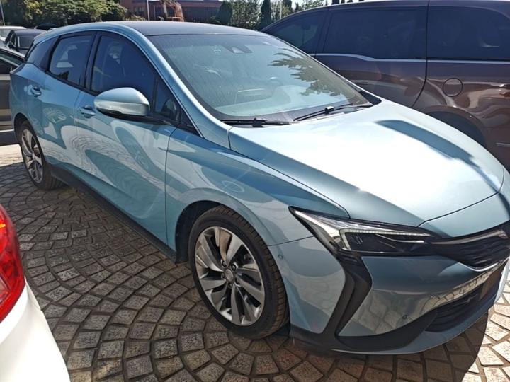 6 2020 PHEV photo 3