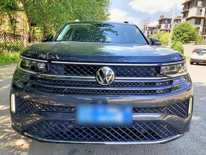 2024 380TSI AWD R-Line photo 2