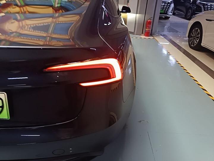 Model 3 2023 RWD photo 7