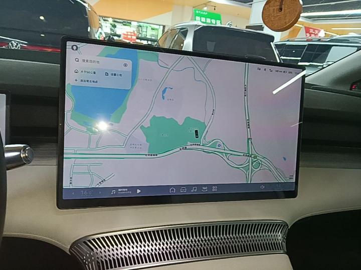 X9 2024 640 AWD Performance Max photo 8