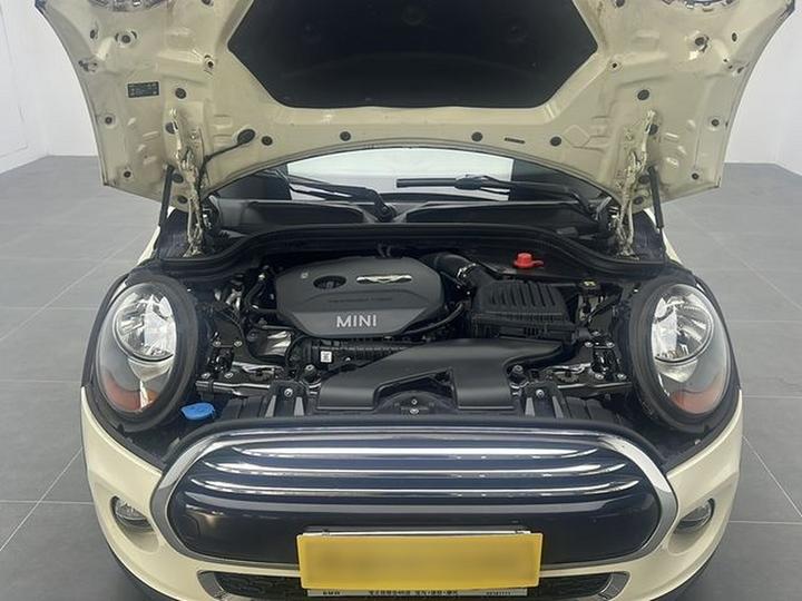 2016 1.5T COOPER 5-Door photo 7