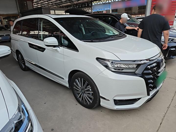 Elysion 2022 2.0L e:HEV Luxury photo 3