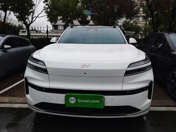 L90 2025 Ultra 6-Seater 85 photo 2