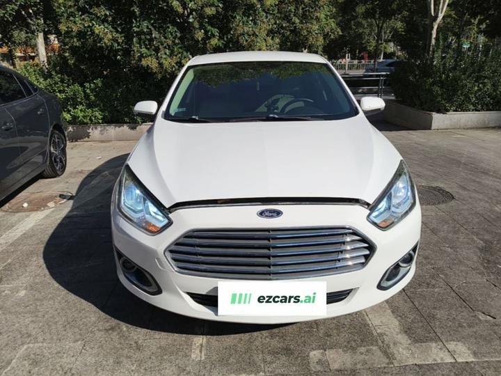 Escort 2015 1.5L AT Comfort photo 2
