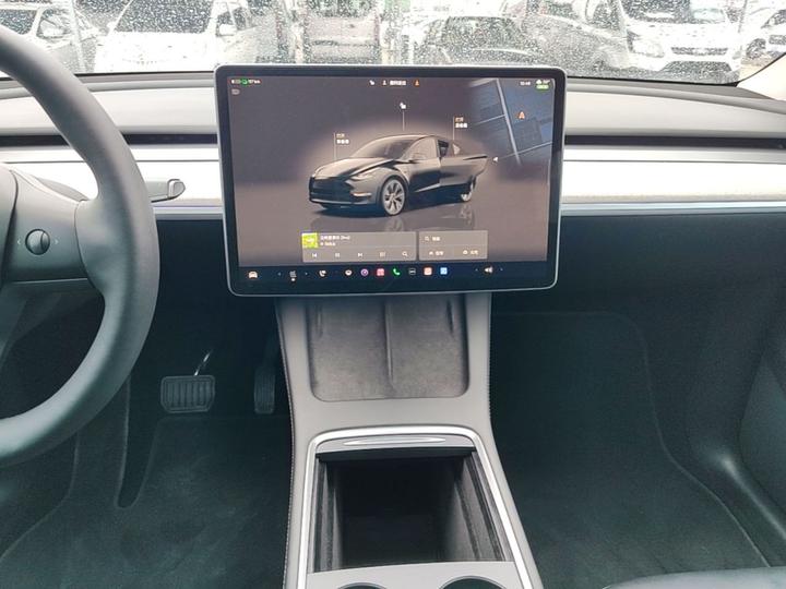 Model Y 2024 RWD photo 8