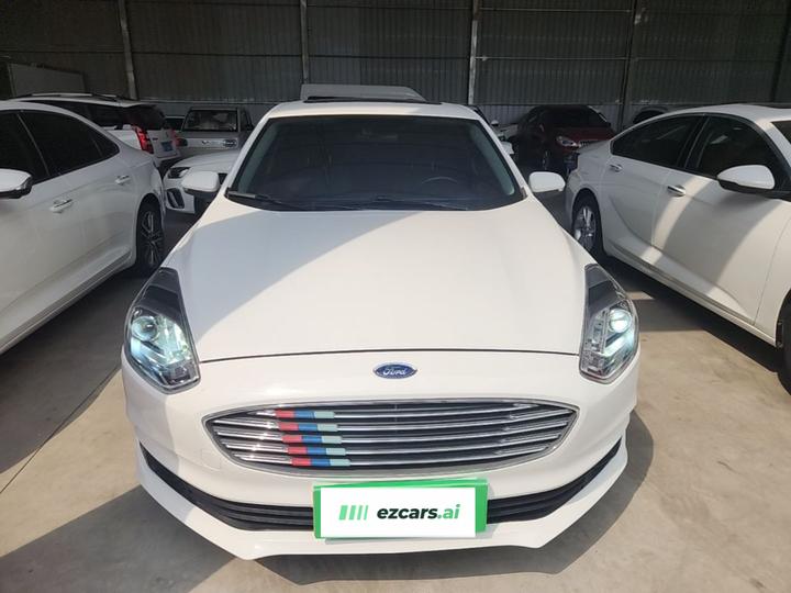 Escort 2019 1.5L AT photo 2
