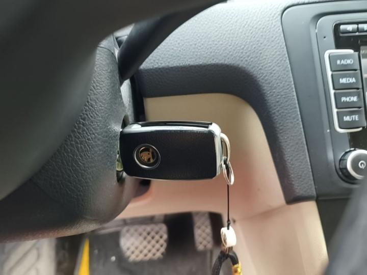 Rapid 2015 1.6L AT photo 8