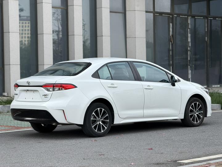 Levin 2023 185T CVT Luxury photo 4