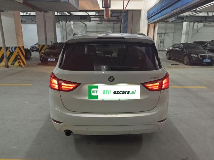 2 Series Wagon 2015 218i Leading photo 6