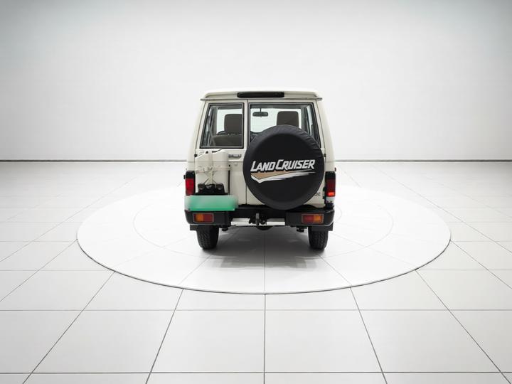 Land Cruiser Parallel Import photo 3