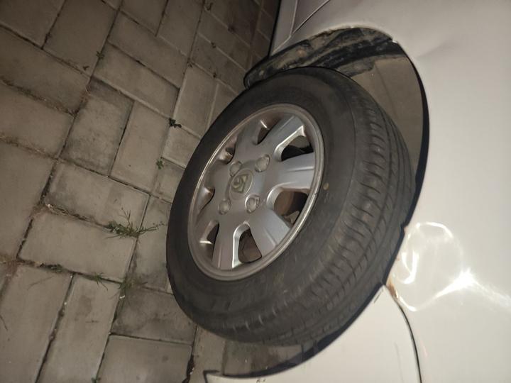 2012 Facelift 1.0L MT P-TEC Standard photo 8