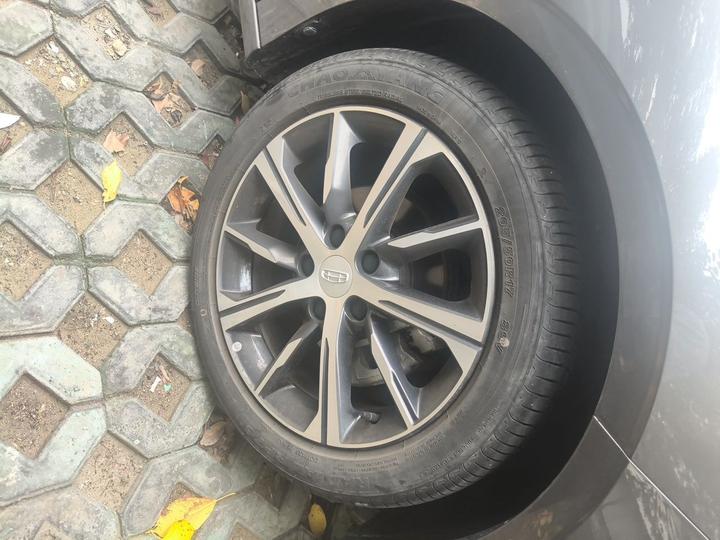 Emgrand 2022 4 1.5L CVT Flagship photo 8