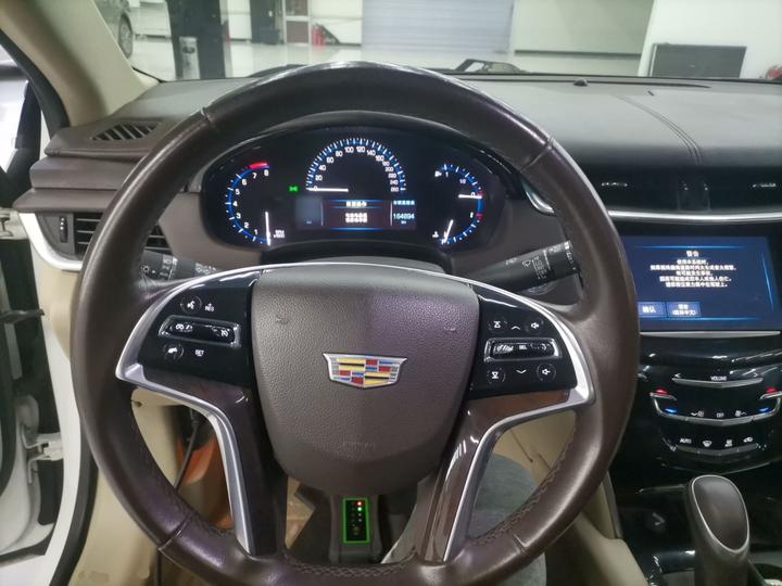 XTS 2016 28T Tech photo 7