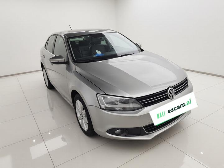 Sagitar 2014 Facelift 1.6L AT Comfort photo 3