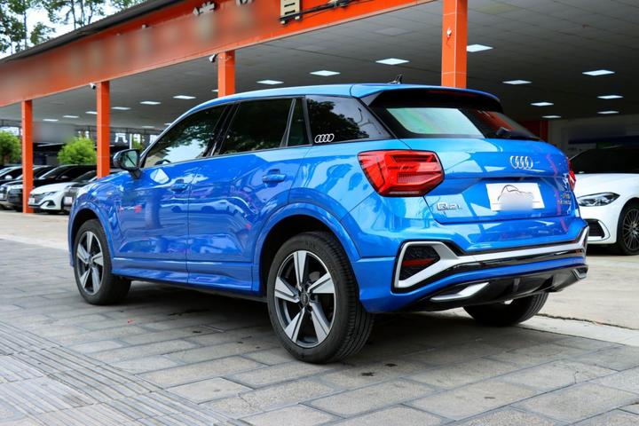Q2L 2022 35 TFSI Luxury Dynamic photo 3
