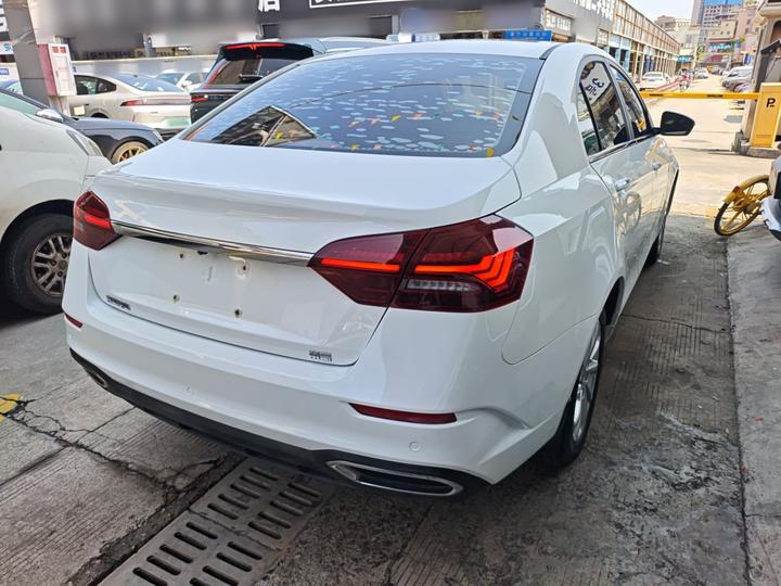 Emgrand 2021 UP 1.5L CVT Luxury photo 4