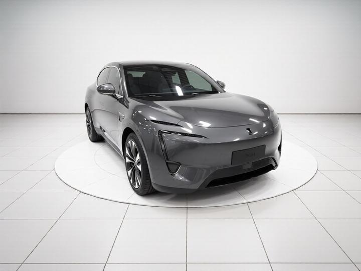 11 2023 90 RWD photo 3
