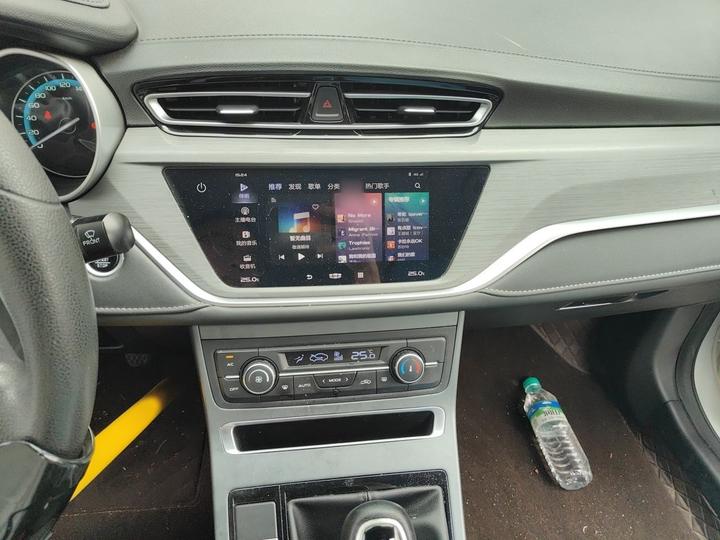 Emgrand 2021 UP 1.5L MT Luxury photo 5