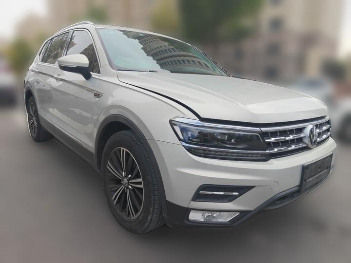 Tiguan L 2018 380TSI AT AWD Luxury photo 3