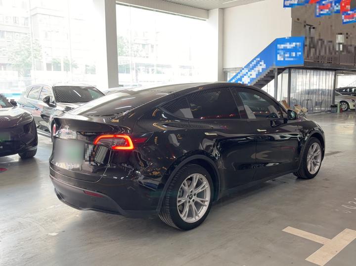 Model Y 2022 Facelift RWD photo 4
