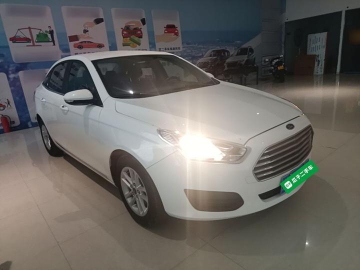 Escort 2019 Facelift 1.5L AT China VI photo 3