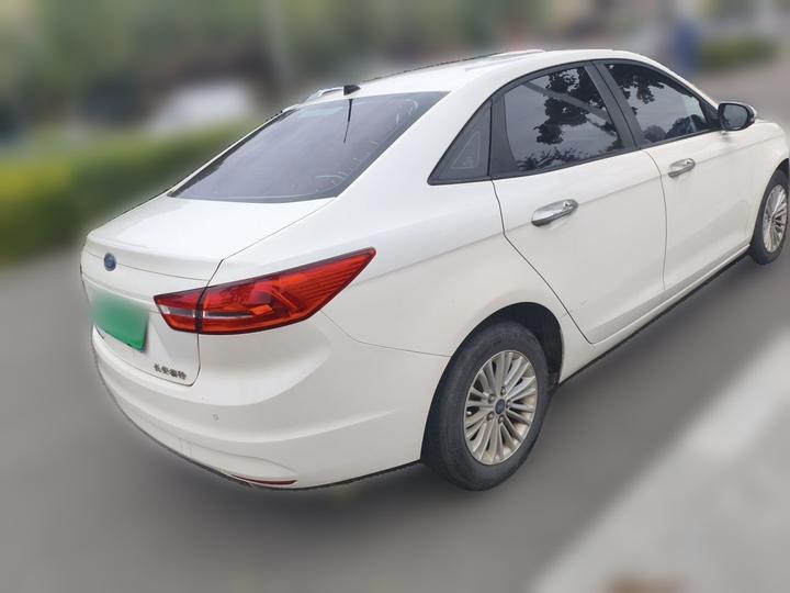 Escort 2015 1.5L AT Comfort photo 4