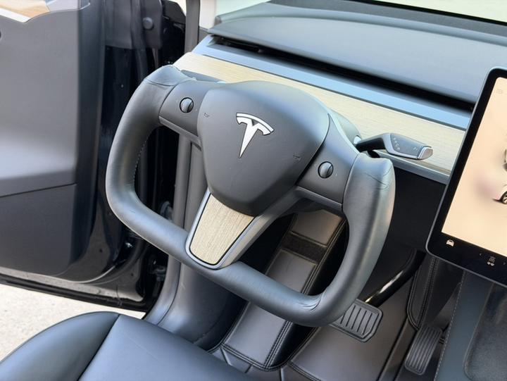 Model Y 2022 Long Range AWD photo 2