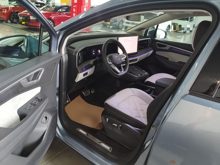 2026 450TSI AWD Flagship 6-Seater photo 5