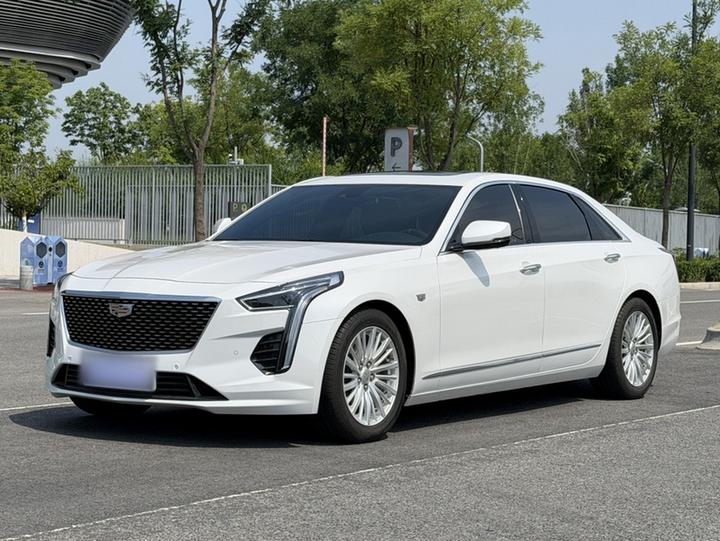 CT6 2022 28T Luxury