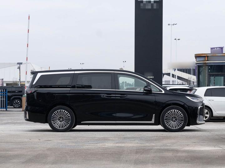 Voyah Dreamer 2025 PHEV AWD Excellence photo 2