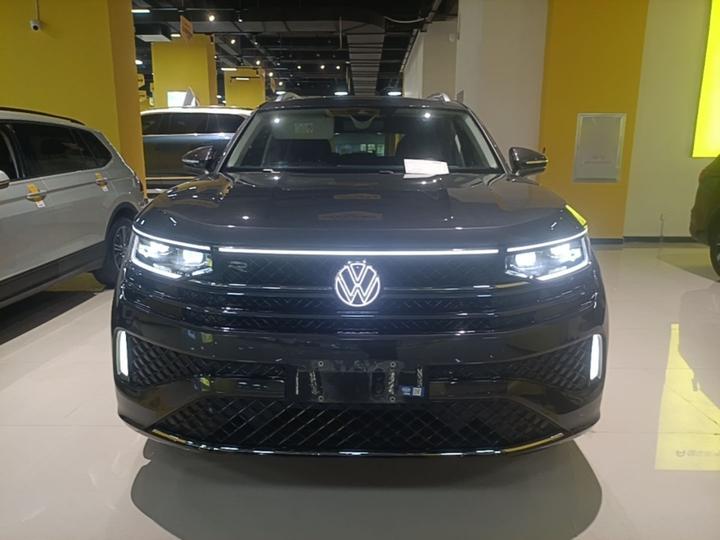 2023 380TSI AWD R-Line photo 2